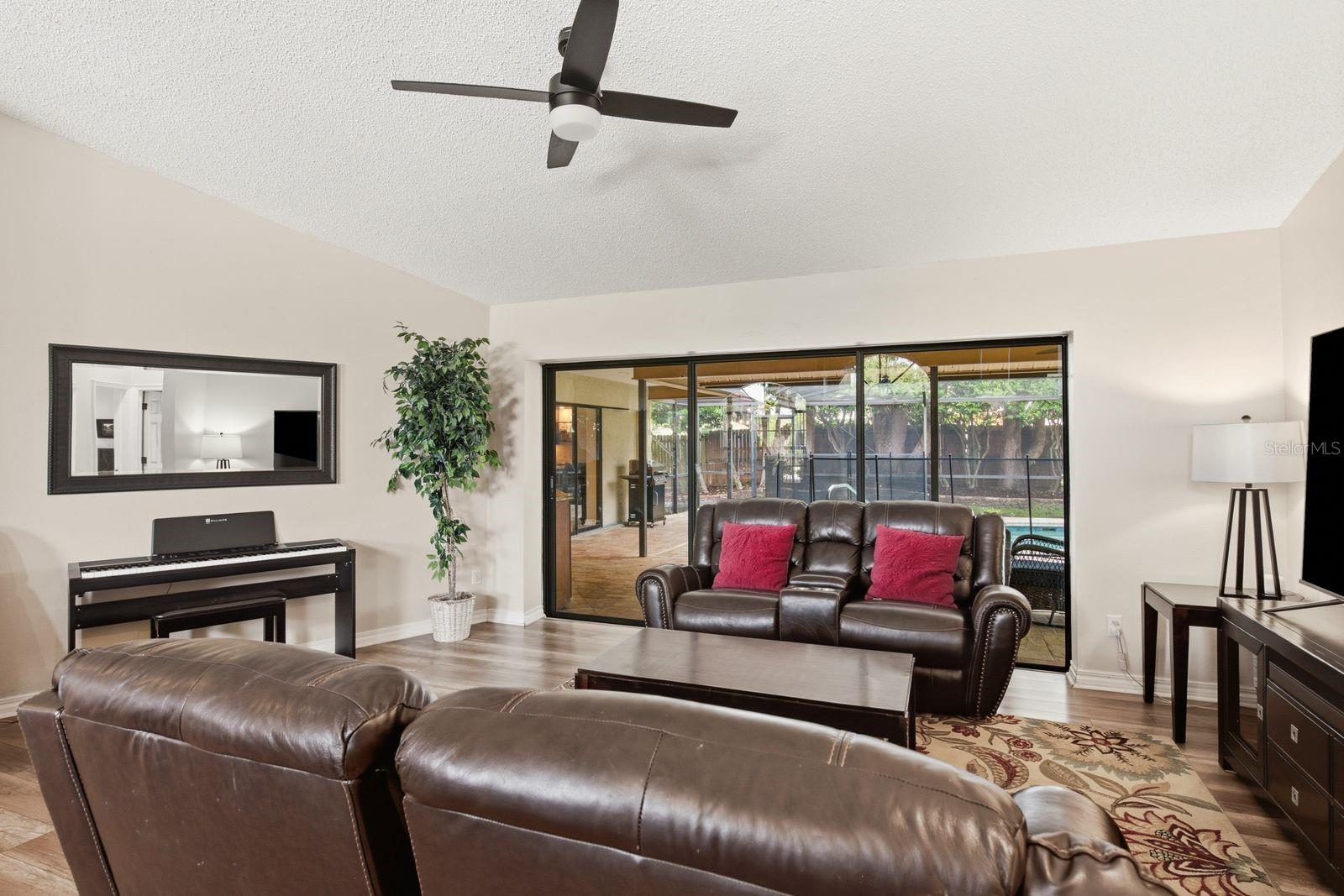 2729 Redford Ct E Property Photo 9