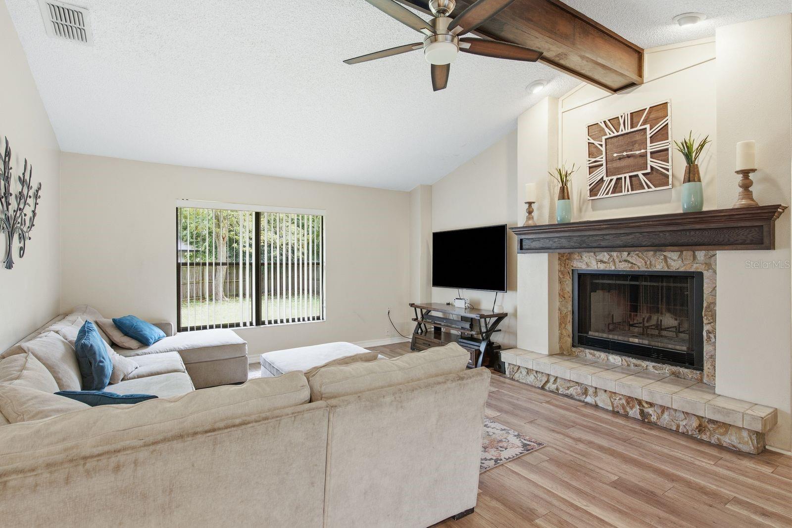 2729 Redford Ct E Property Photo 18