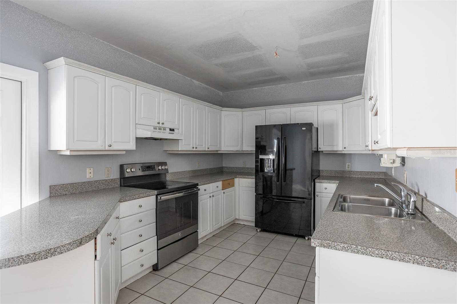 3306 W Fielder St Property Photo 8