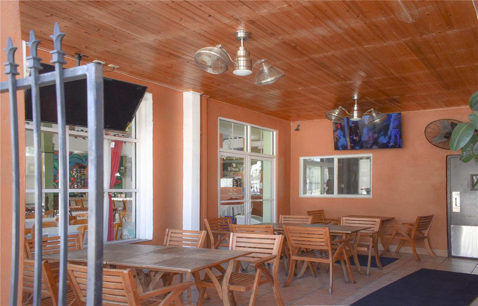 TB8488989 Property Photo 15