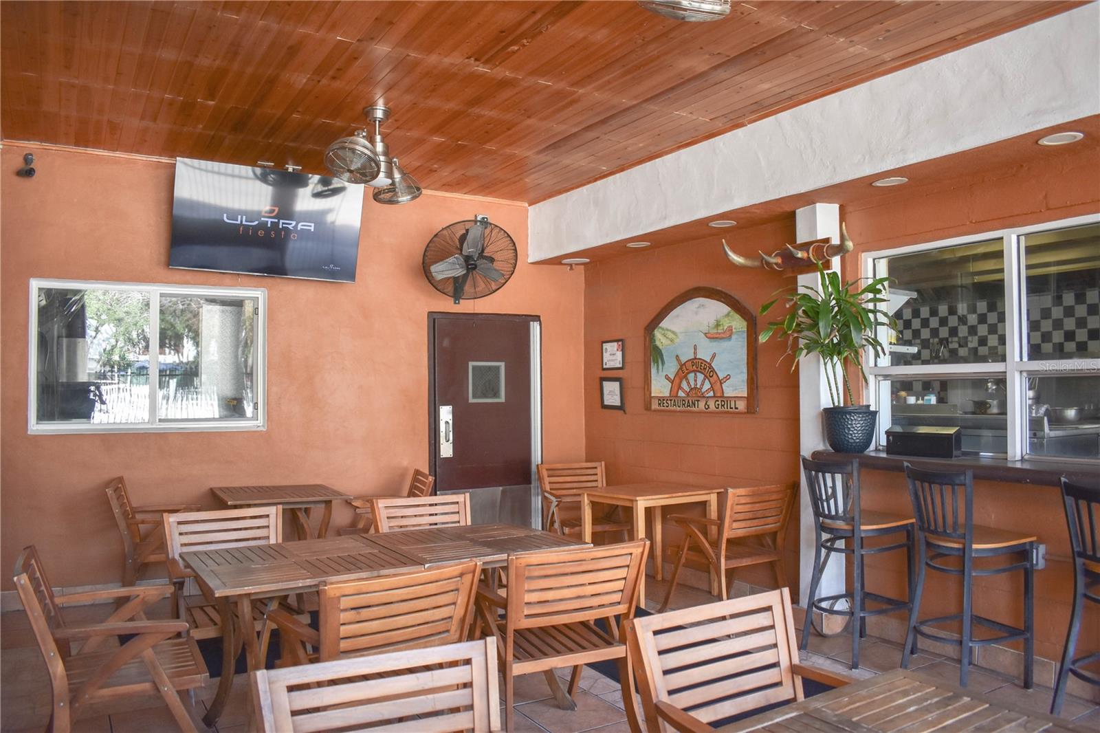 TB8488989 Property Photo 16