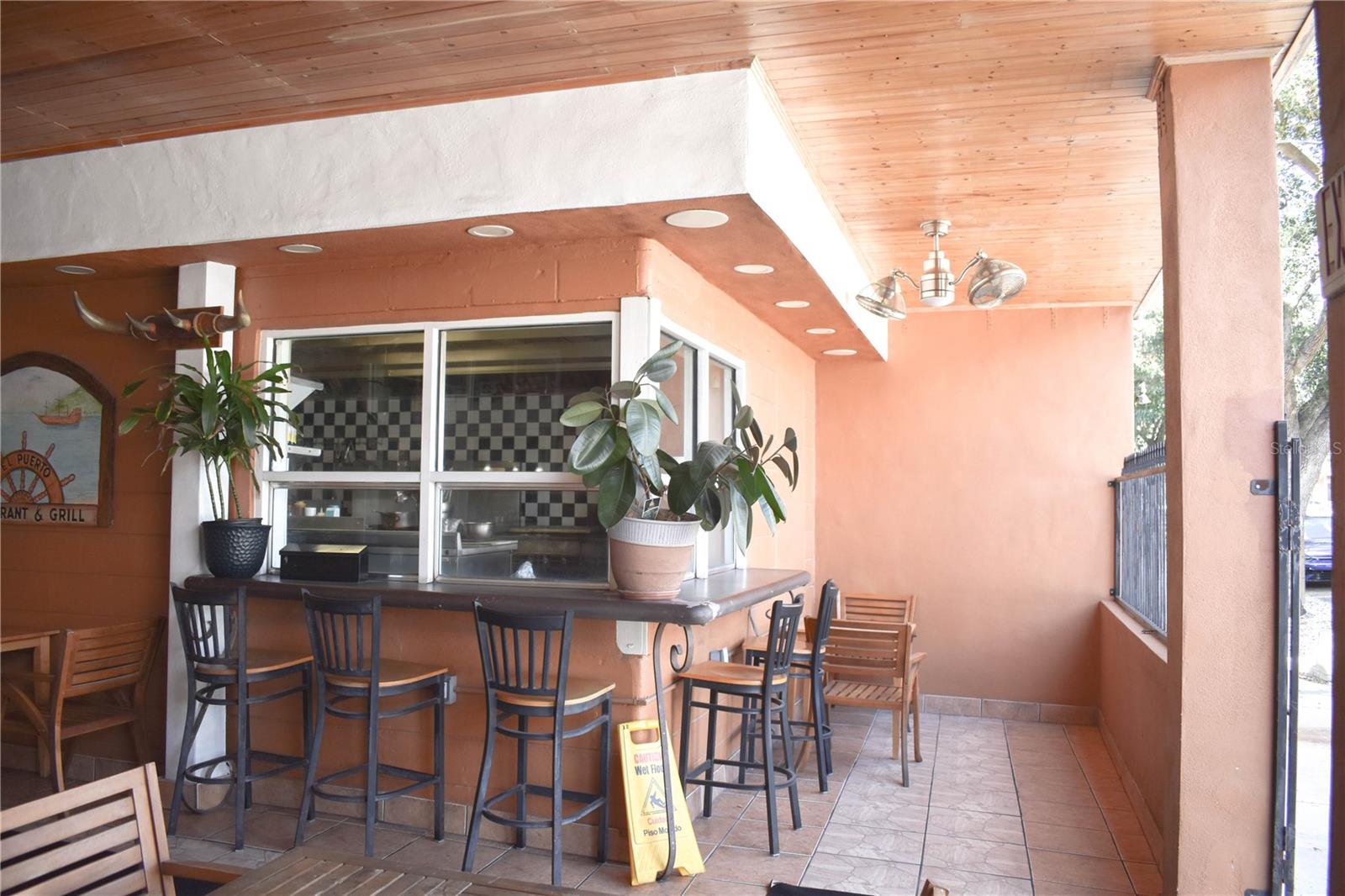 TB8488989 Property Photo 17