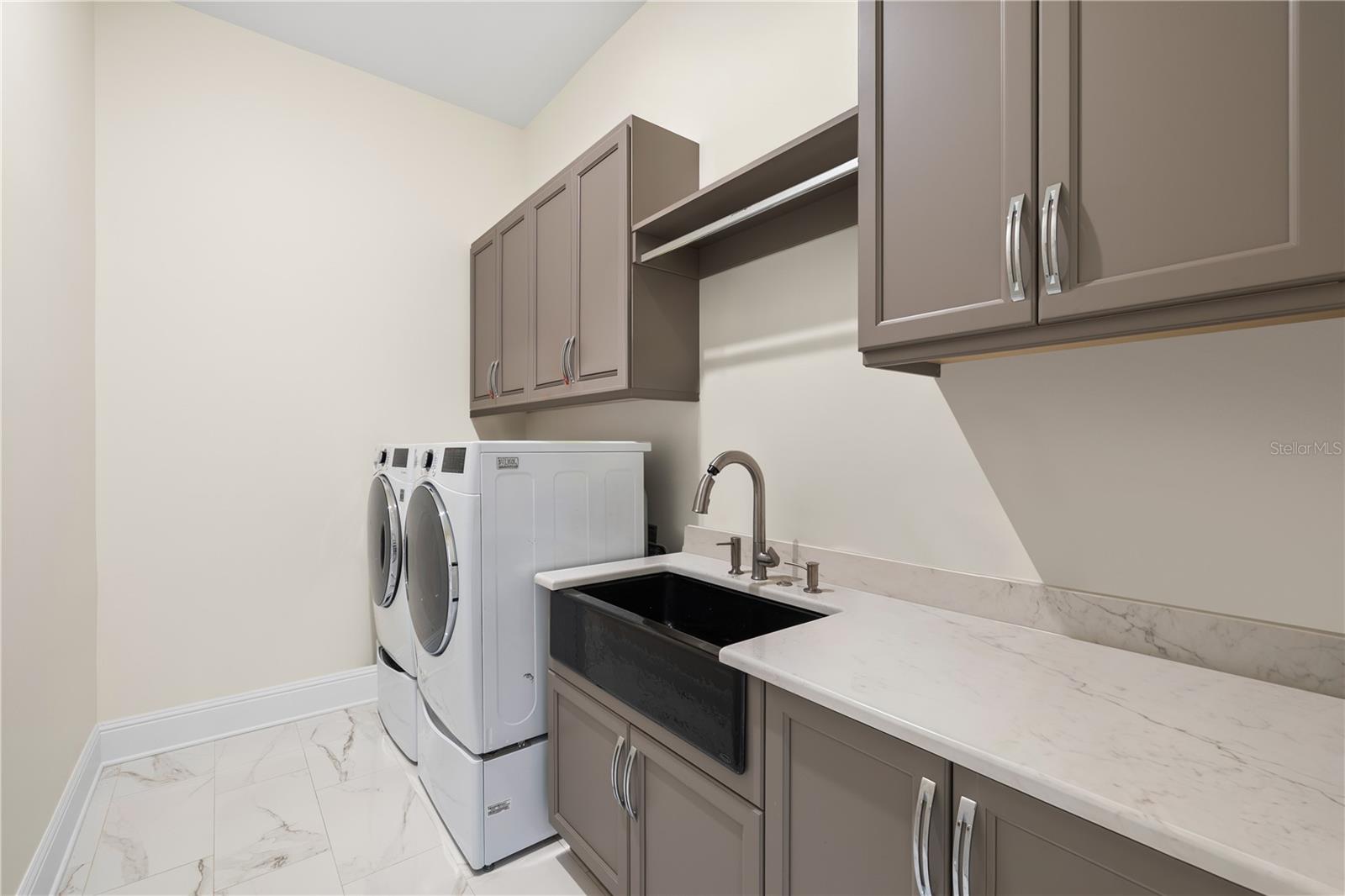 1 Palm Ter Property Photo 24