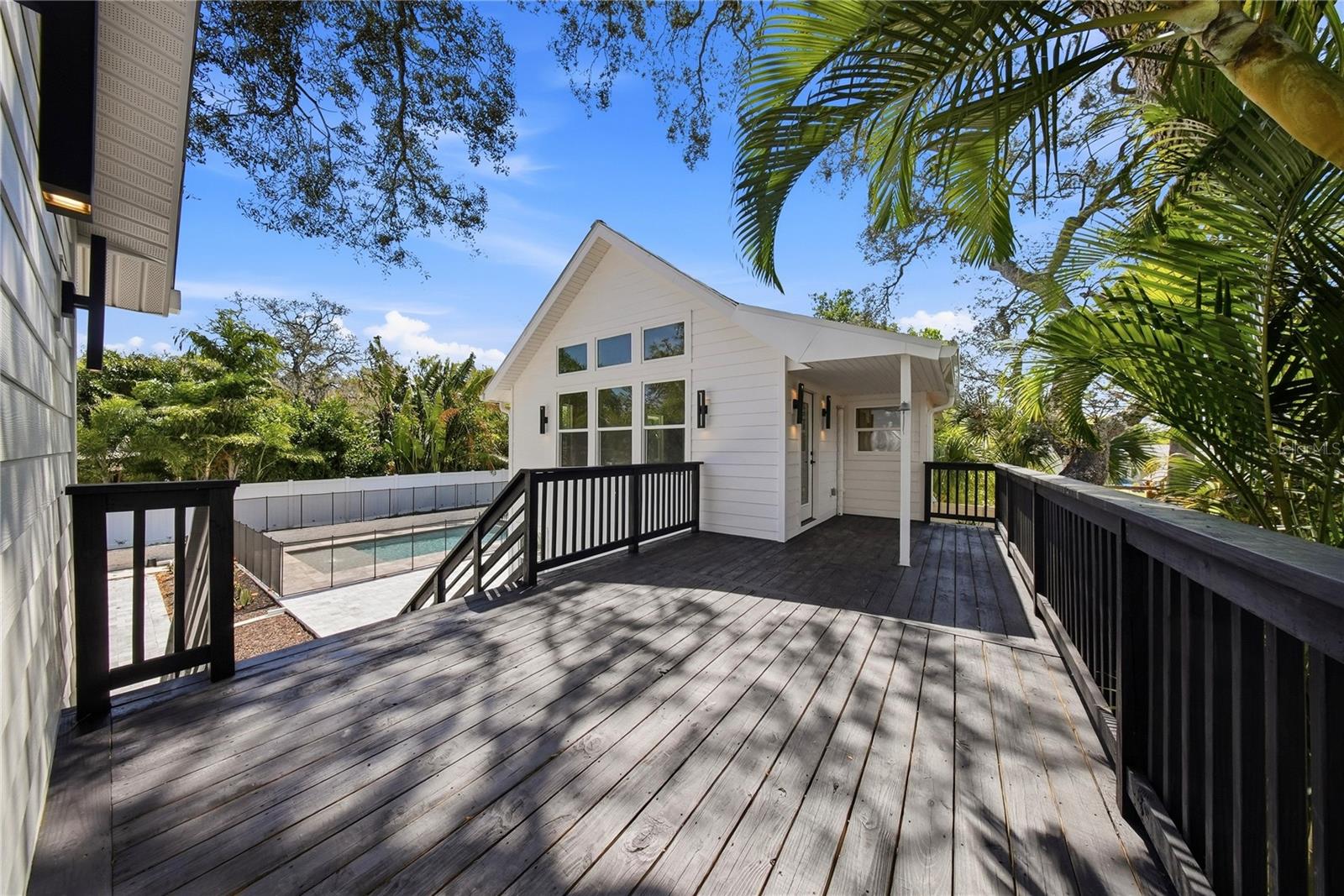 1109 Charles St Property Photo 15
