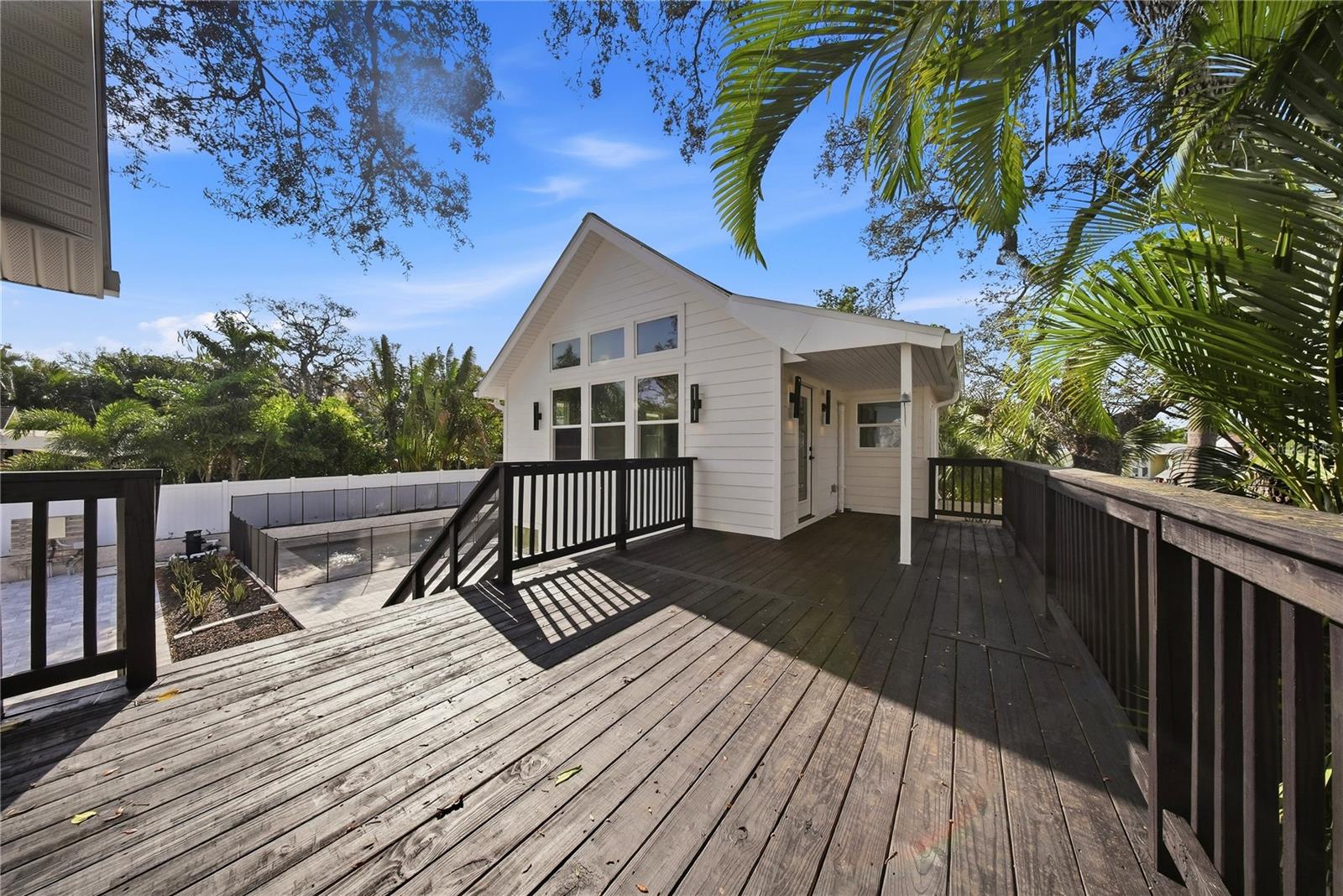 1109 Charles St Property Photo 16