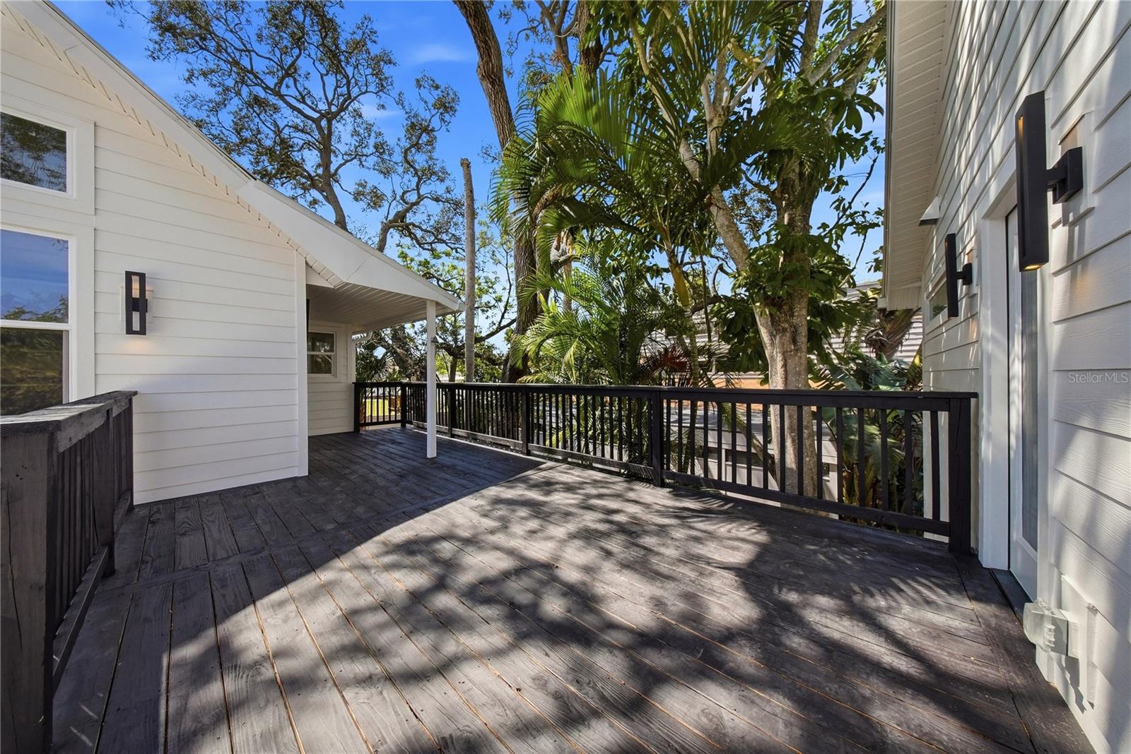 1109 Charles St Property Photo 17