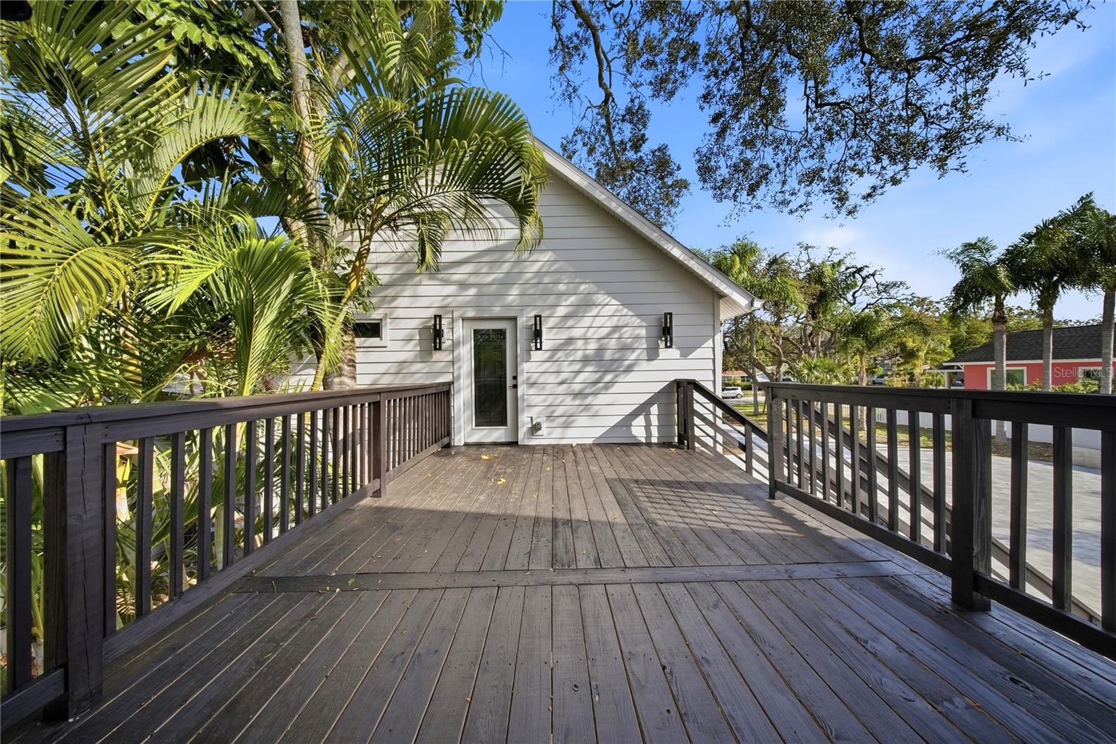 1109 Charles St Property Photo 19