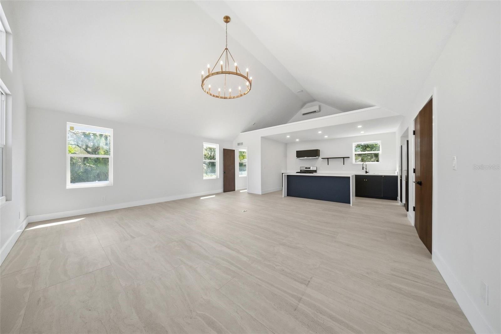 1109 Charles St Property Photo 22