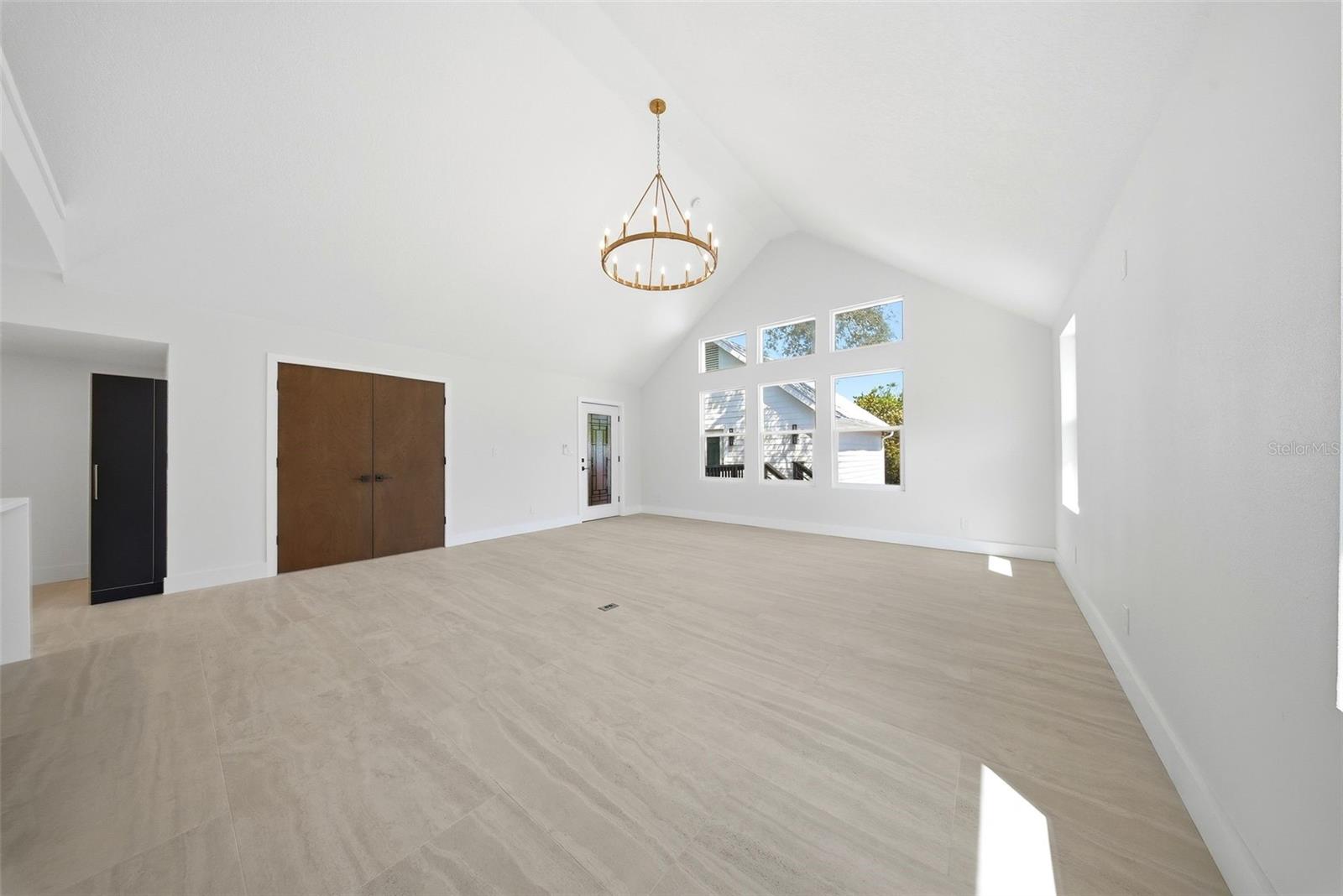 1109 Charles St Property Photo 23