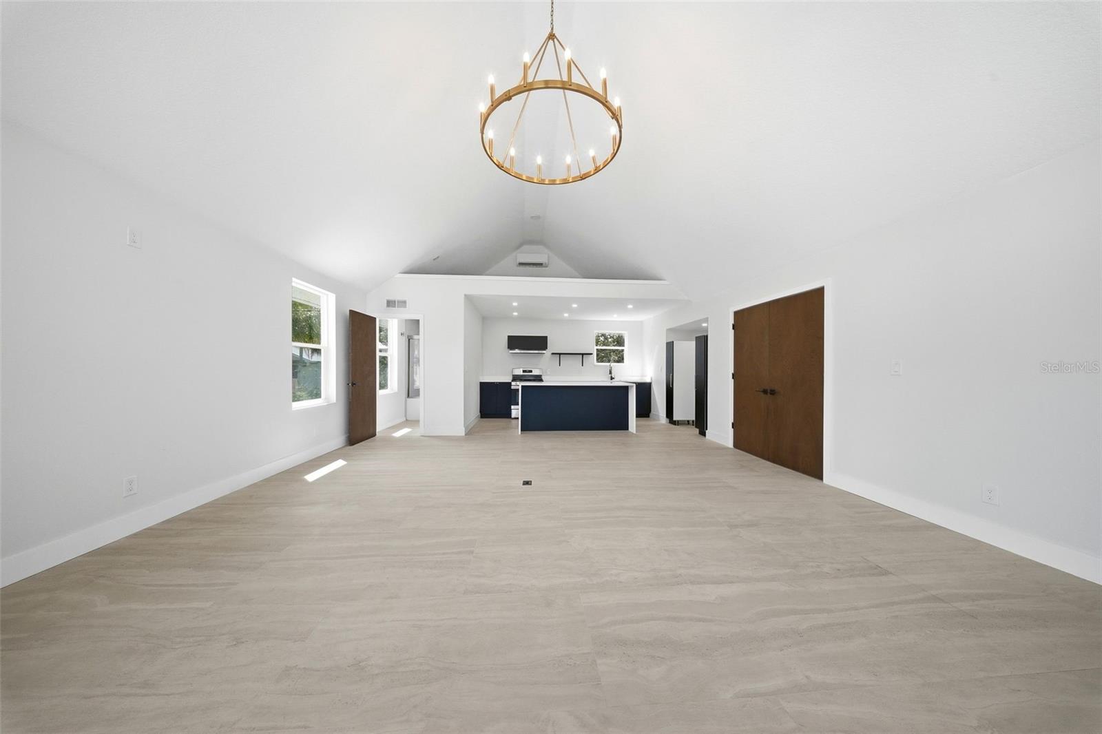1109 Charles St Property Photo 24