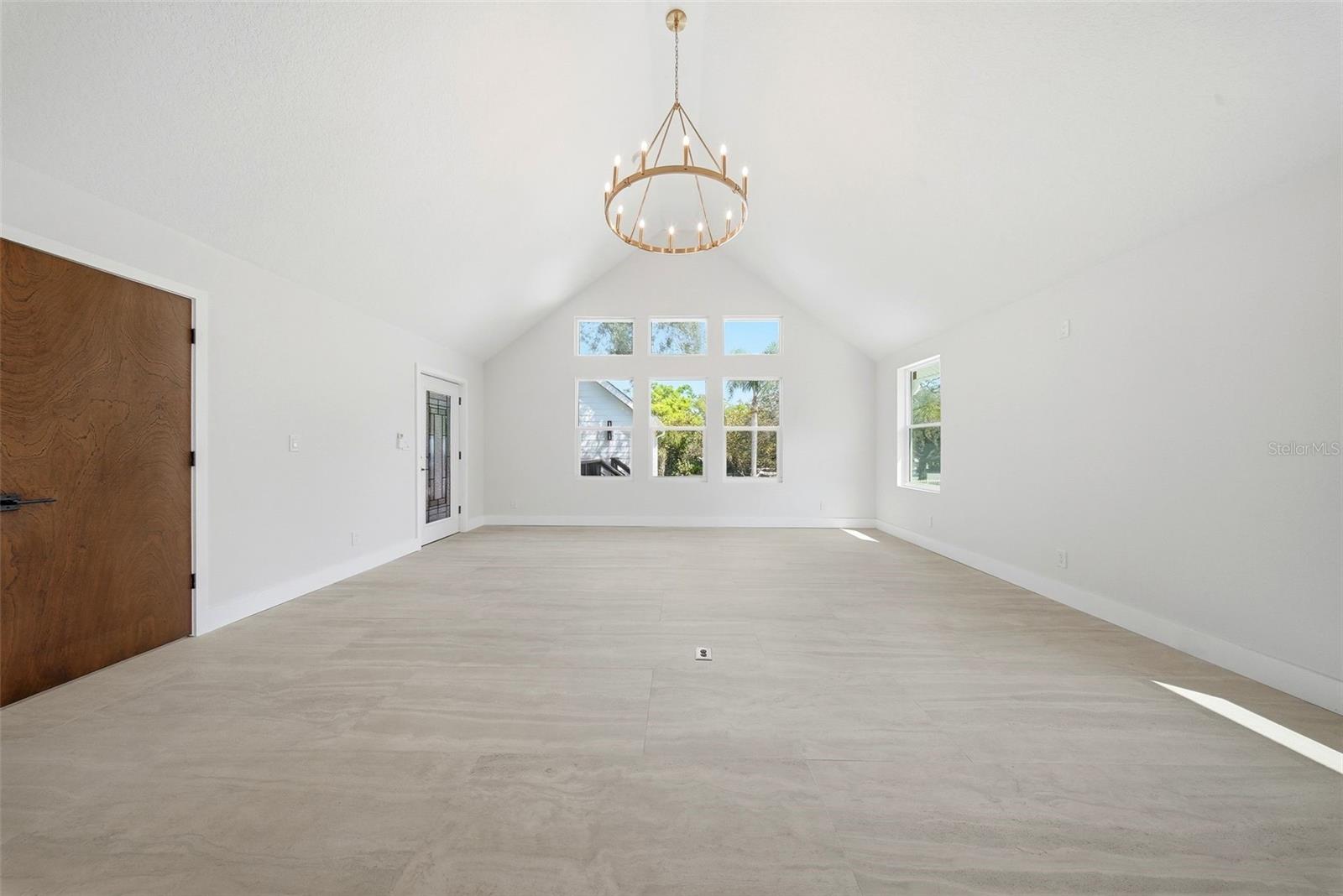 1109 Charles St Property Photo 25