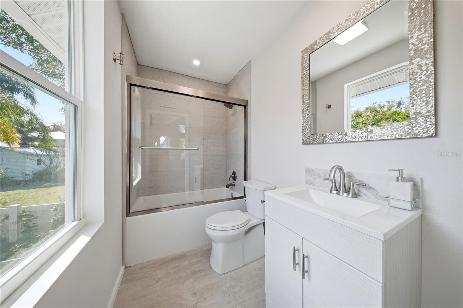 1109 Charles St Property Photo 29