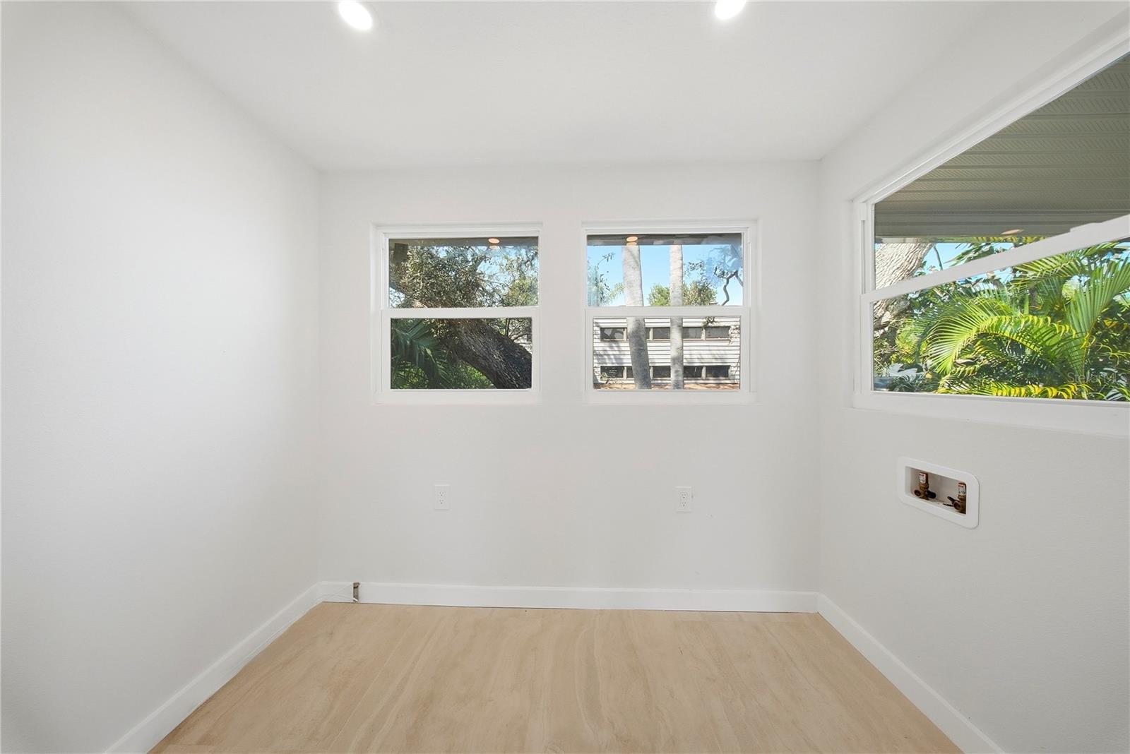 1109 Charles St Property Photo 30