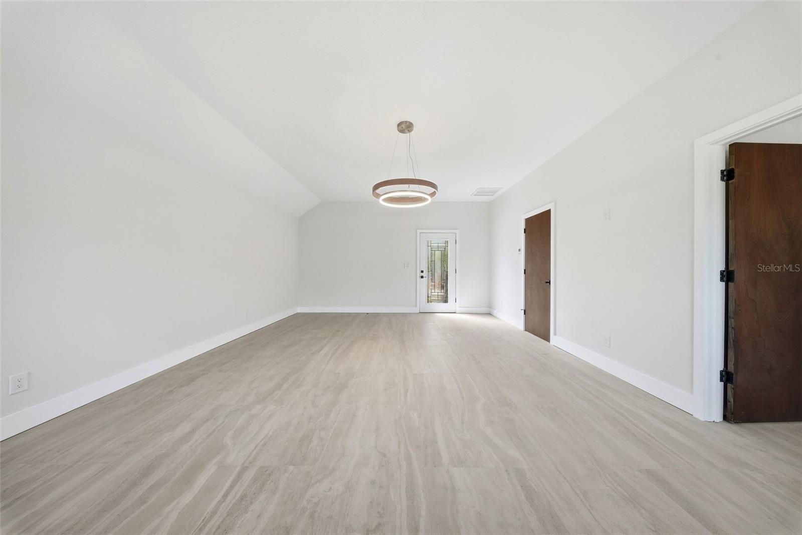 1109 Charles St Property Photo 36