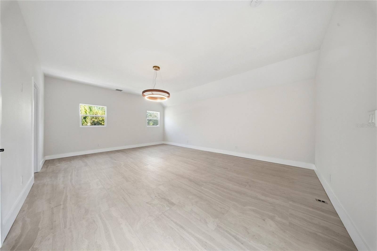 1109 Charles St Property Photo 37