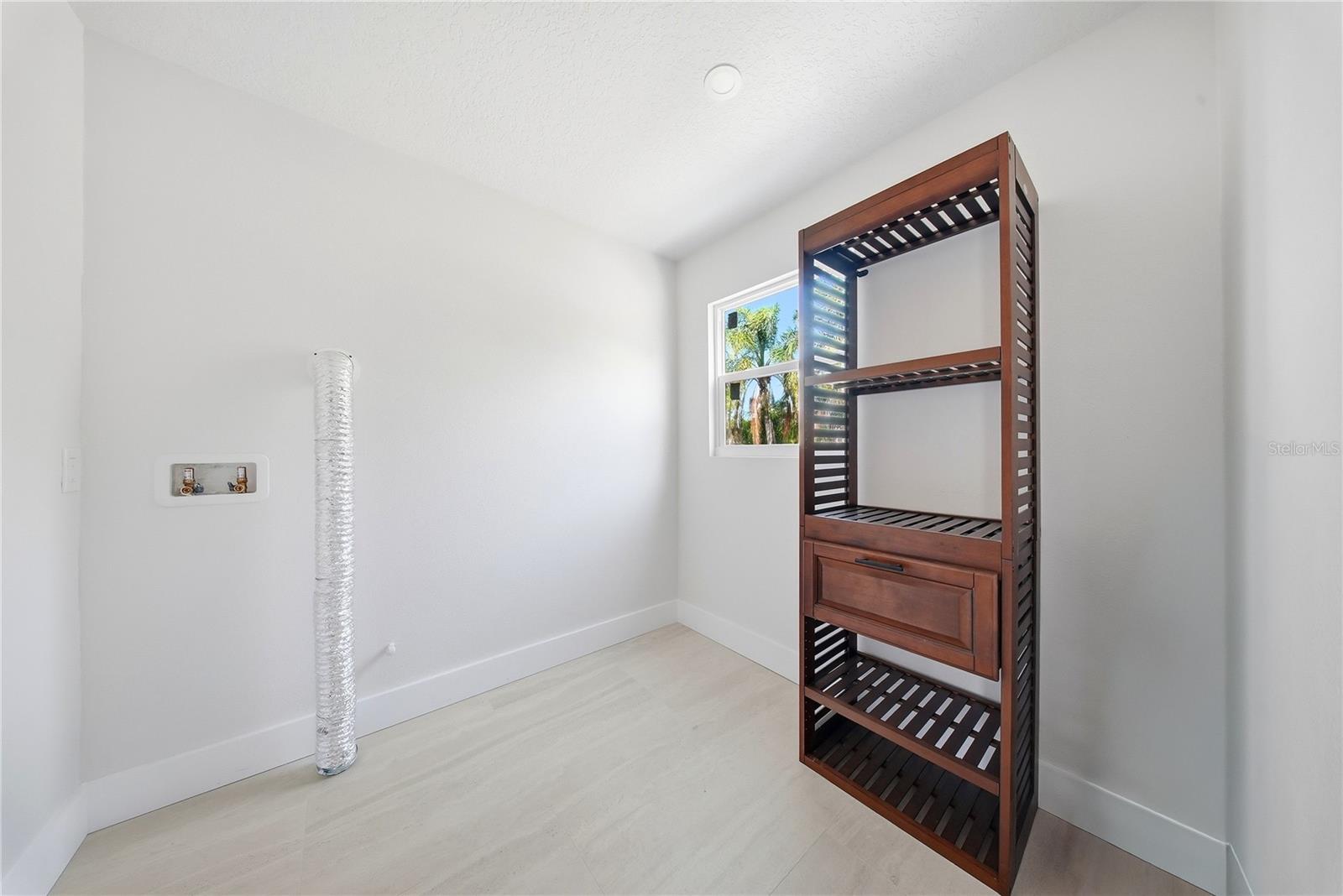1109 Charles St Property Photo 40