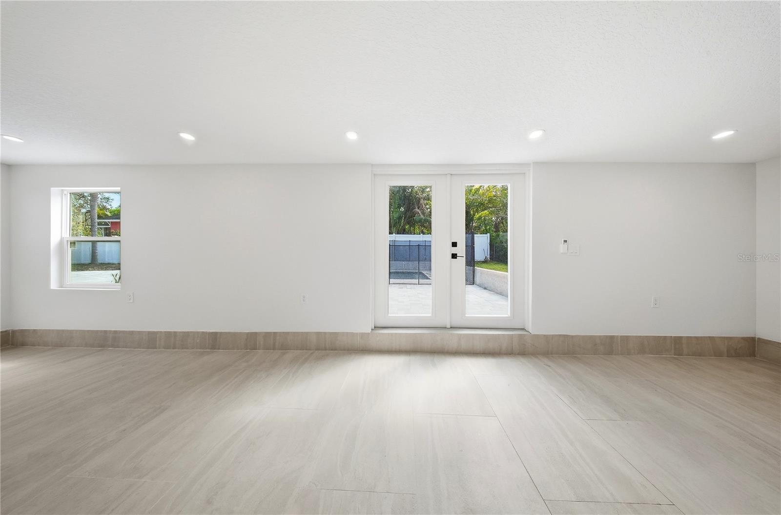 1109 Charles St Property Photo 43