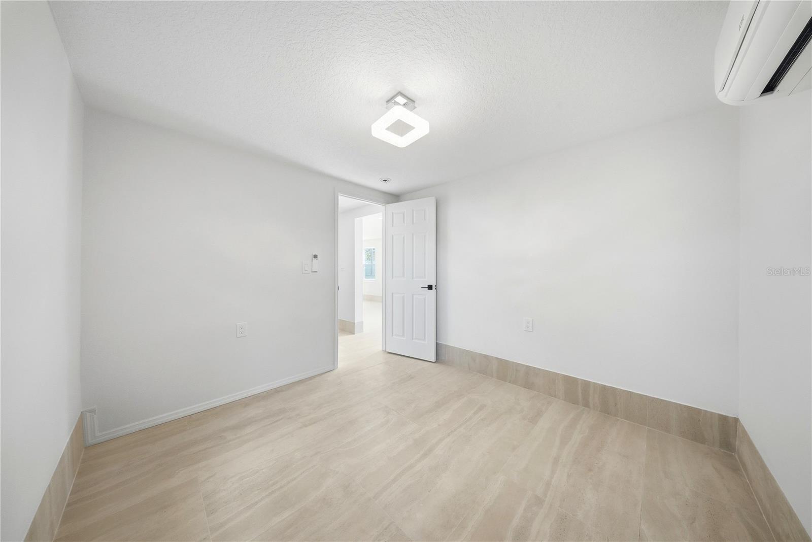 1109 Charles St Property Photo 50