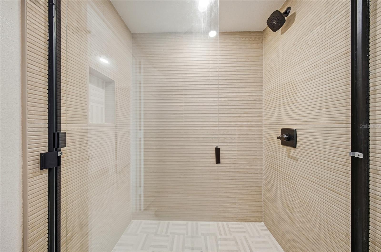 1109 Charles St Property Photo 53
