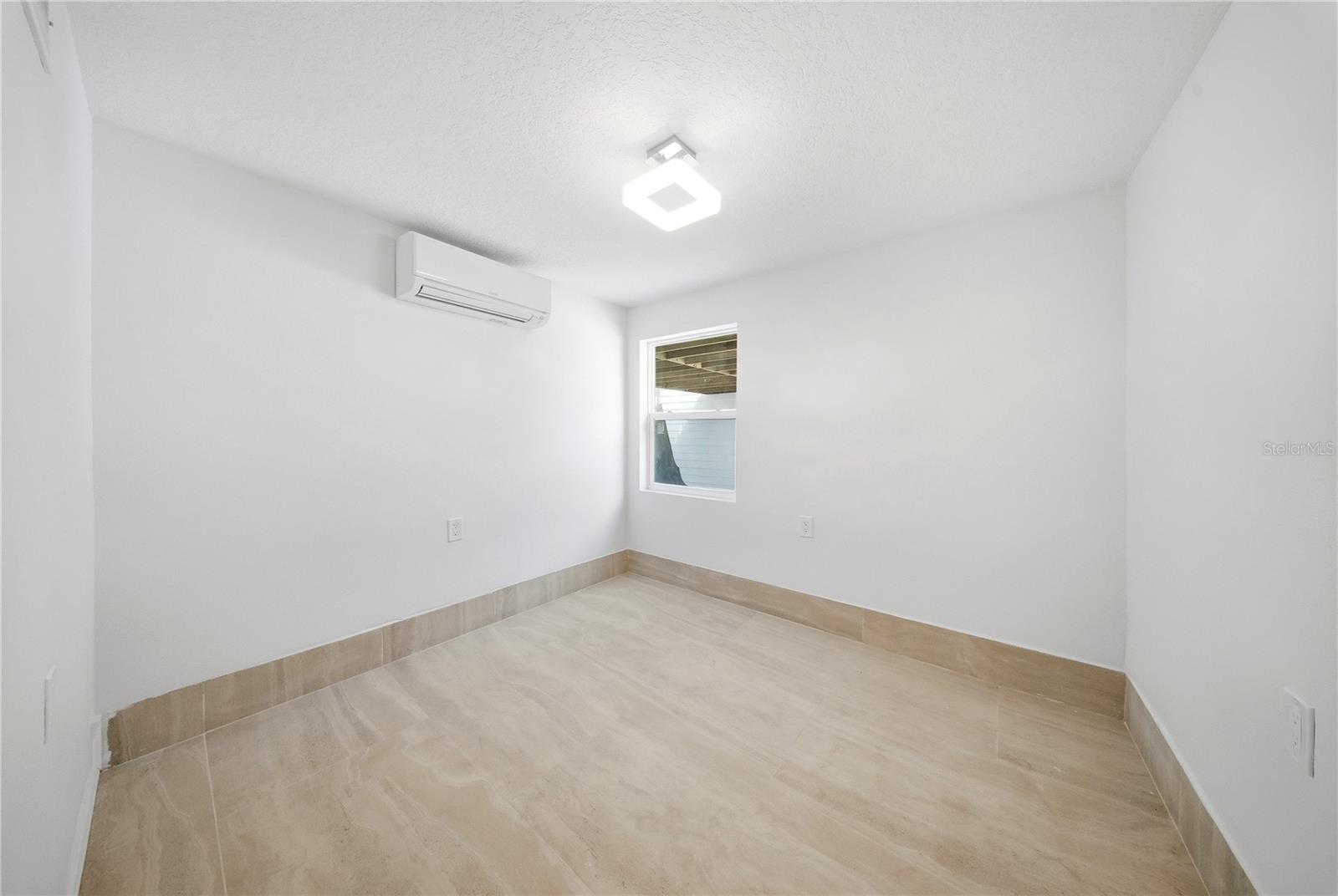 1109 Charles St Property Photo 54