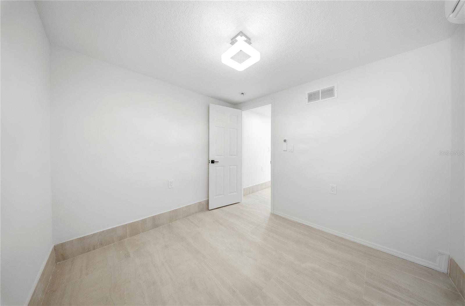 1109 Charles St Property Photo 55