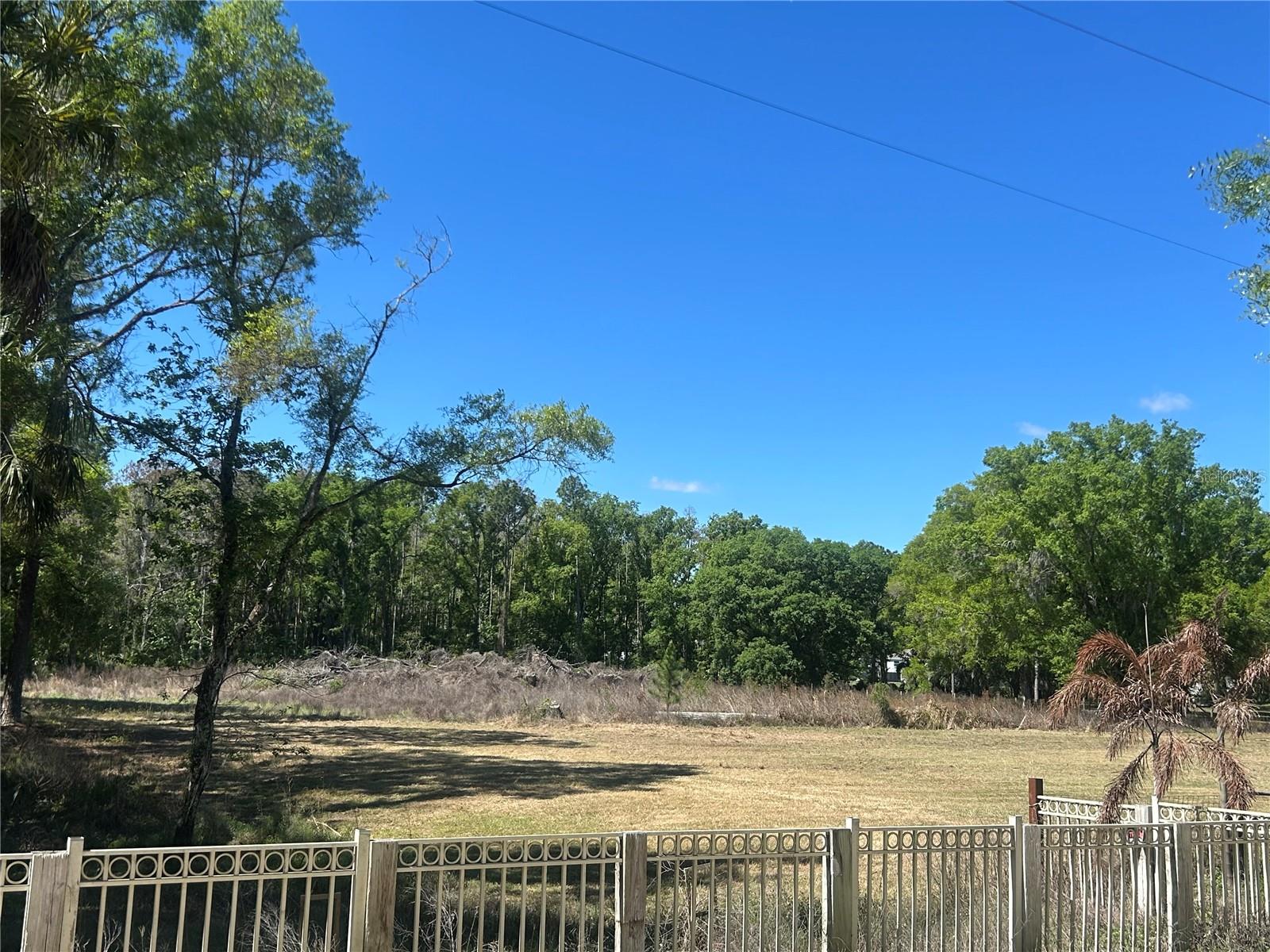 1565 Creek Rd Property Photo 2