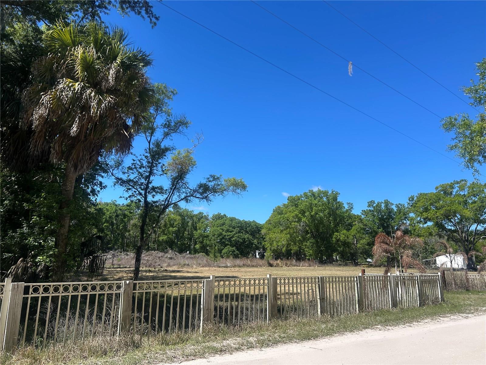 1565 Creek Rd Property Photo 5