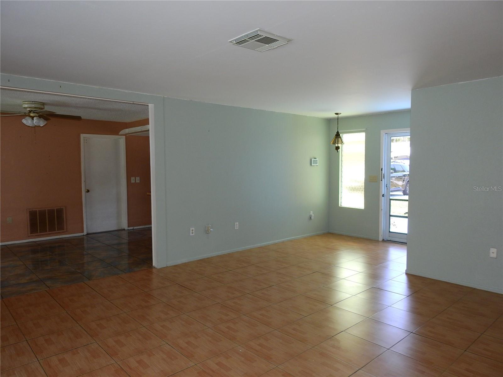 2128 Linwood Ave Property Photo 4