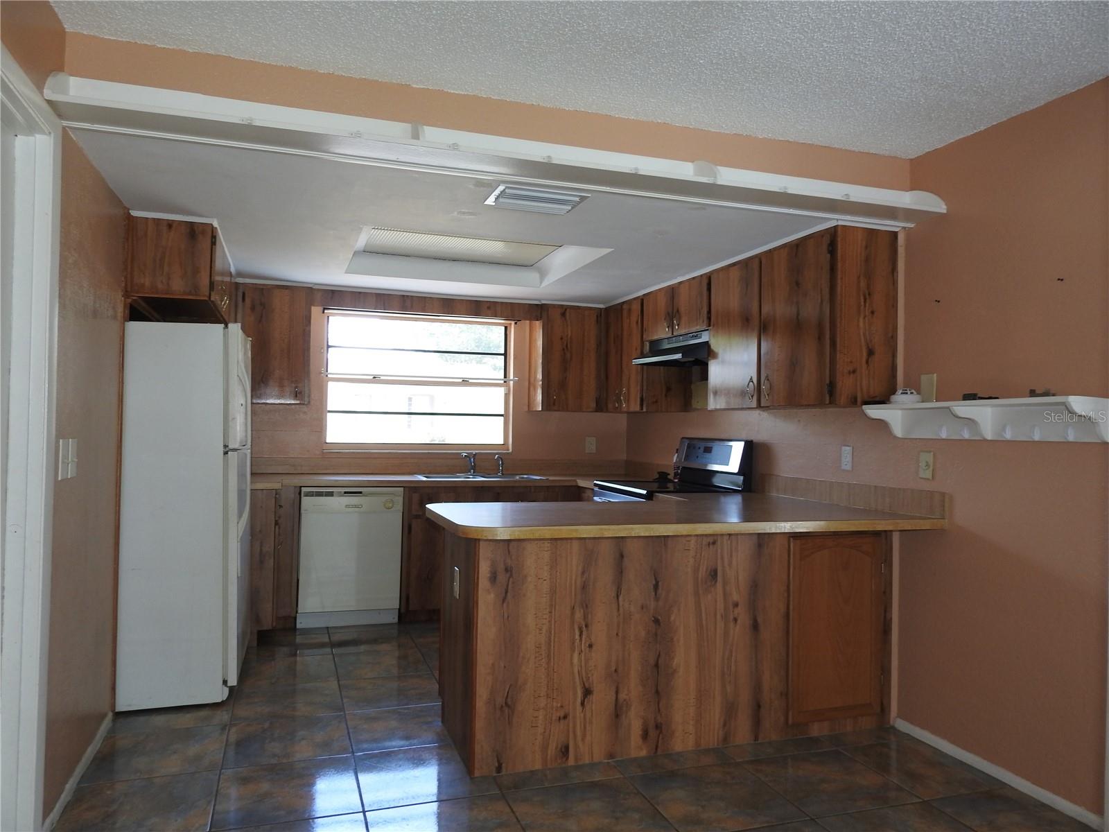 2128 Linwood Ave Property Photo 5