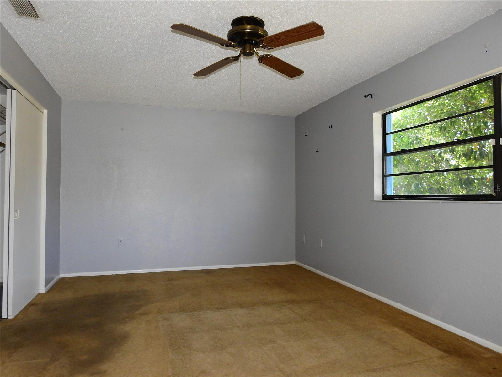2128 Linwood Ave Property Photo 6