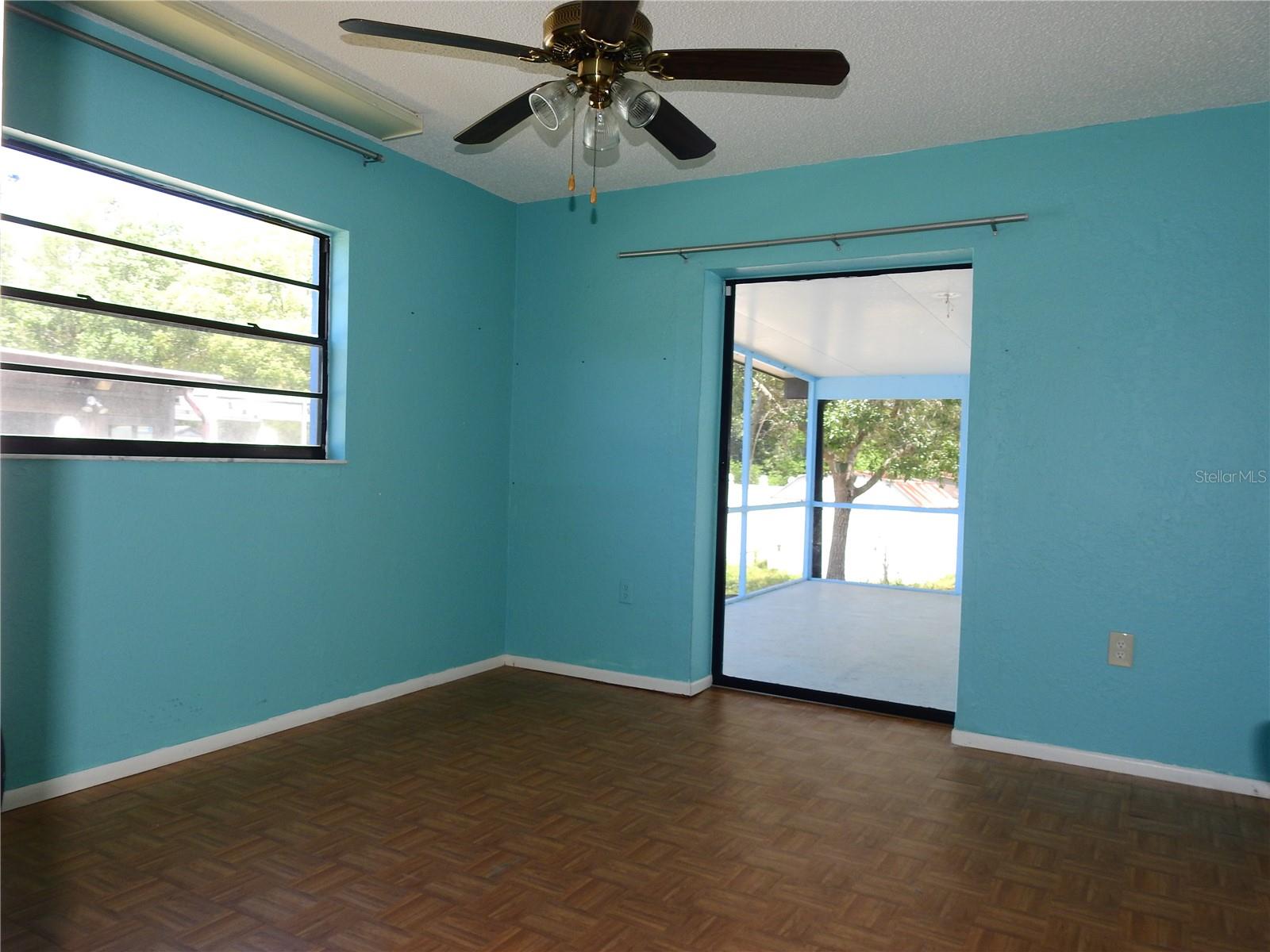 2128 Linwood Ave Property Photo 8