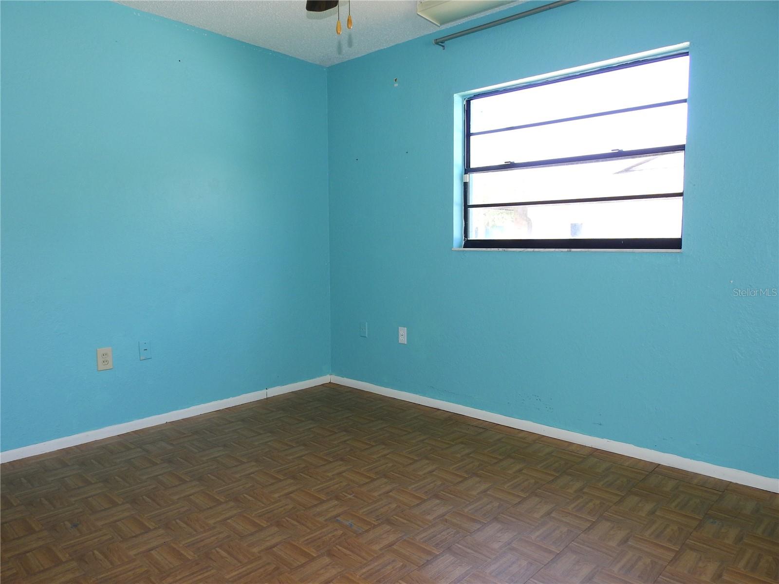 2128 Linwood Ave Property Photo 9