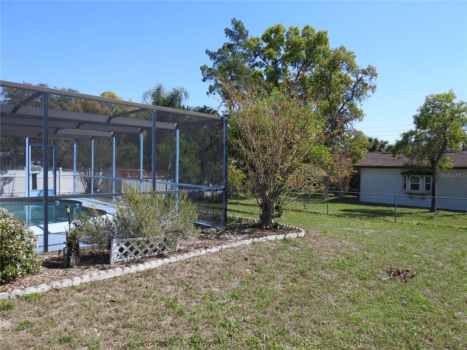 2128 Linwood Ave Property Photo 12