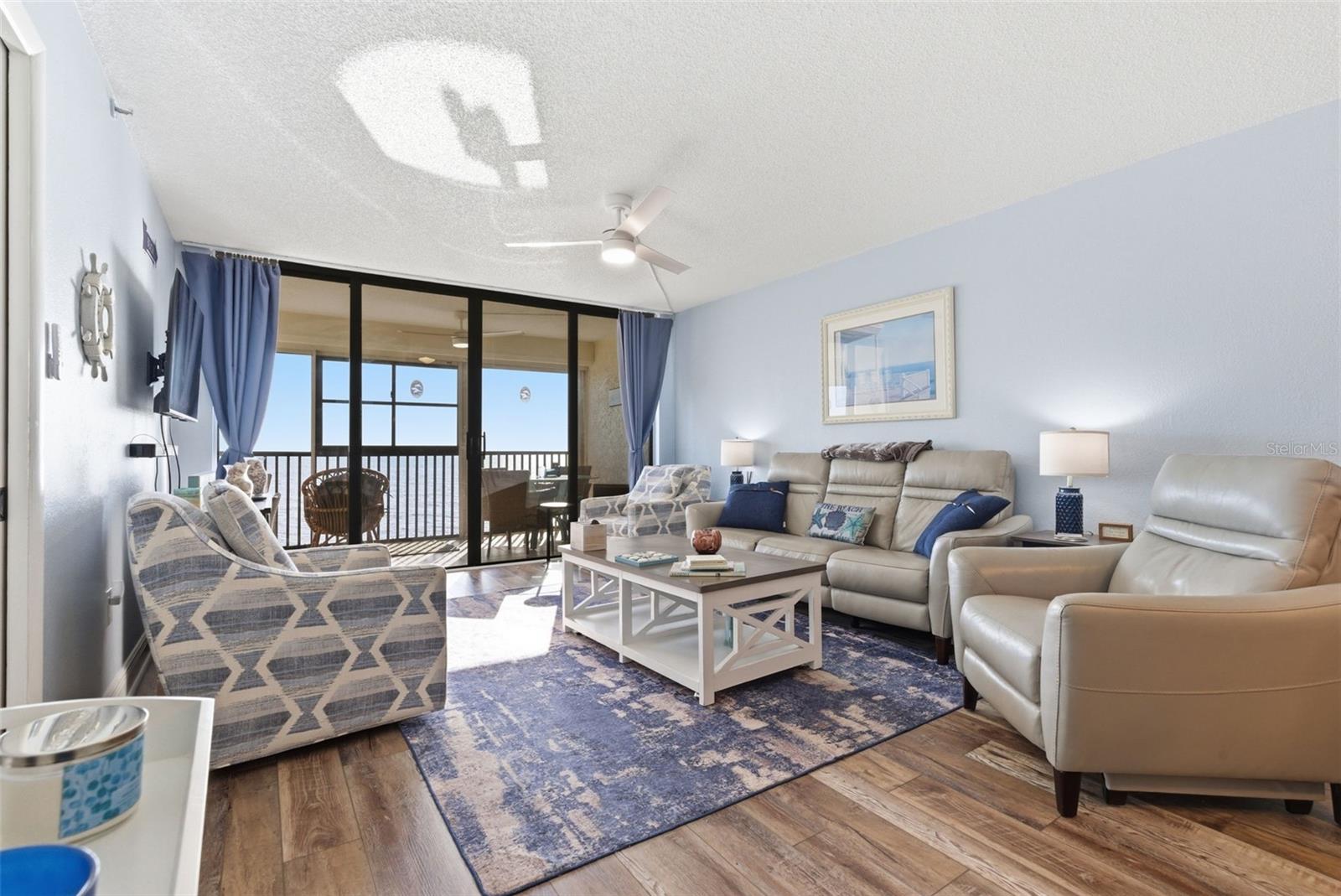 15462 Gulf Blvd #406 Property Photo 9