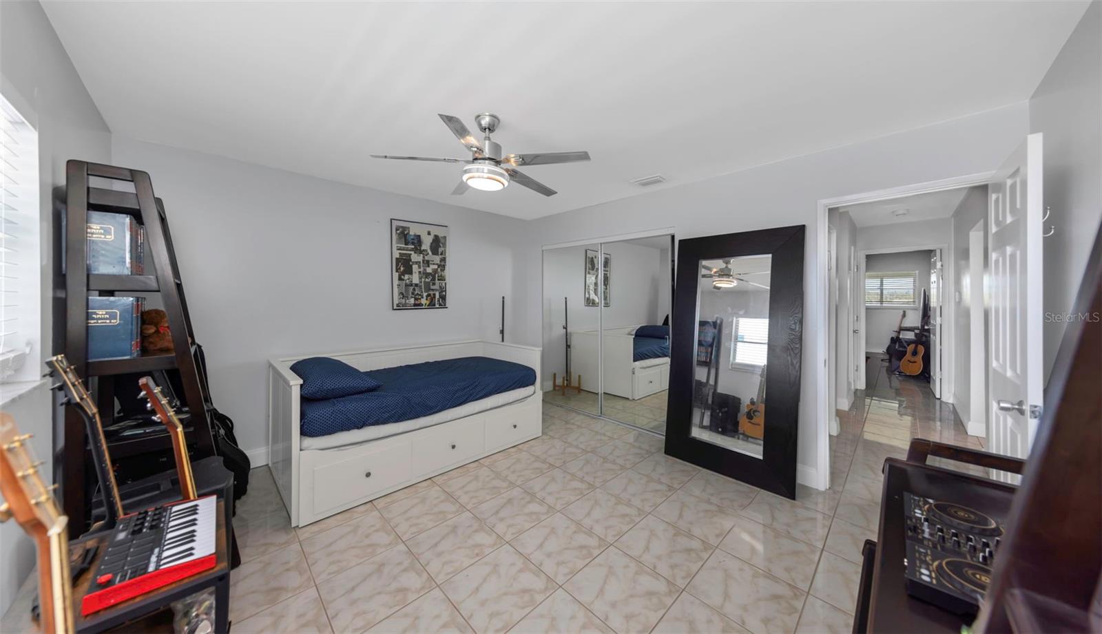 1819 Shore Dr S #318 Property Photo 27