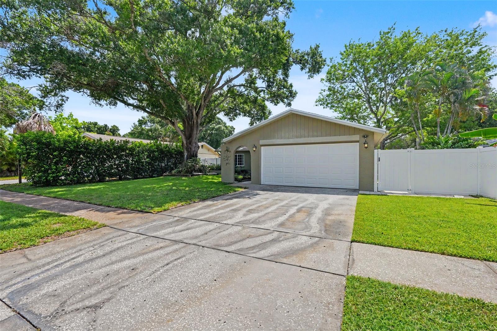 12431 Del Verde Dr Property Photo 3