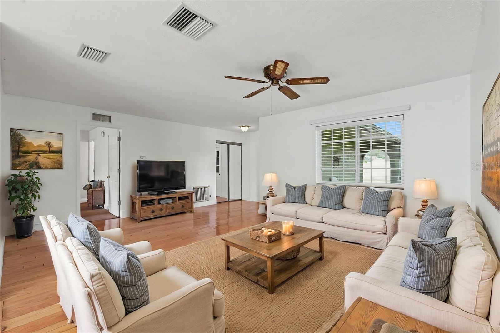 12431 Del Verde Dr Property Photo 8