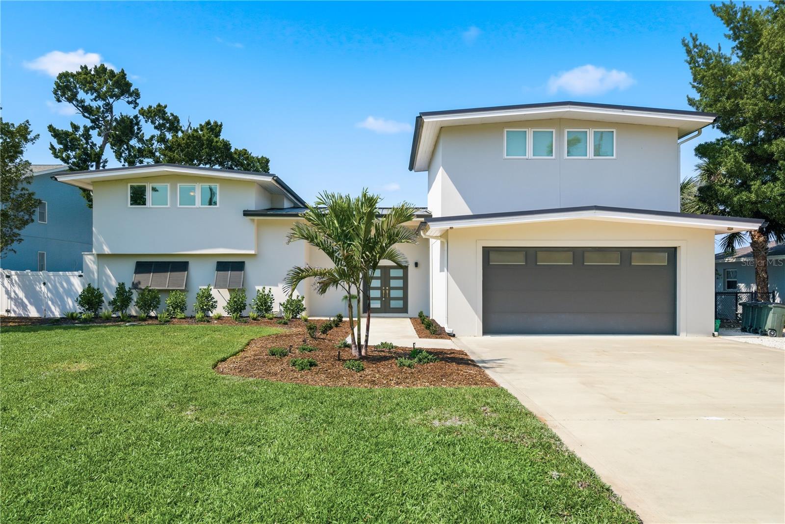 915 BAYSHORE DR
