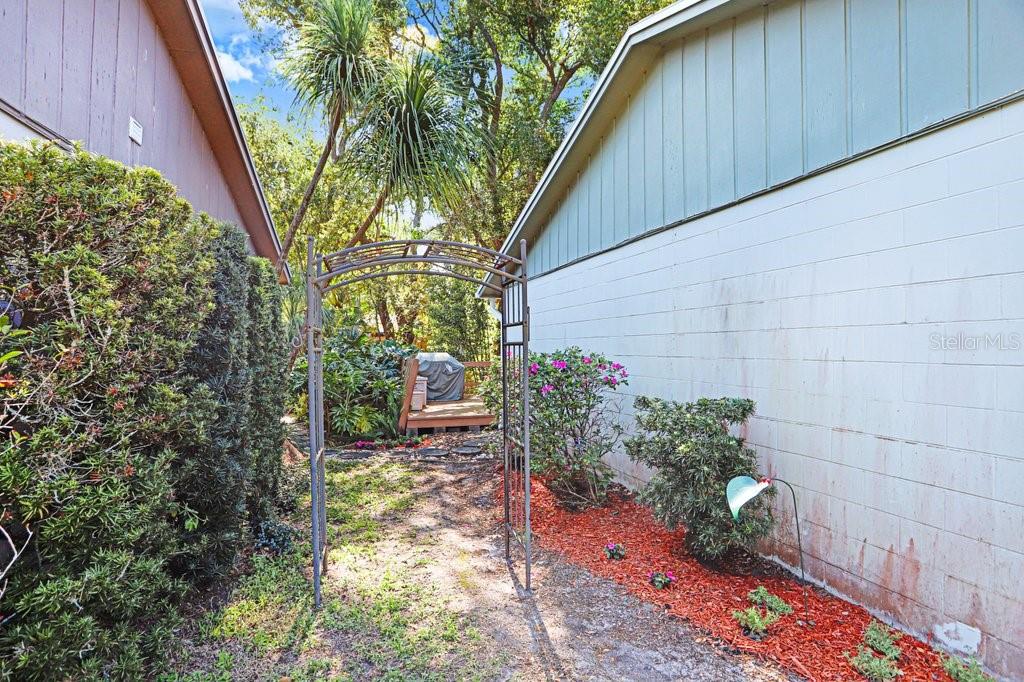14931 Old Pointe Rd Property Photo 19