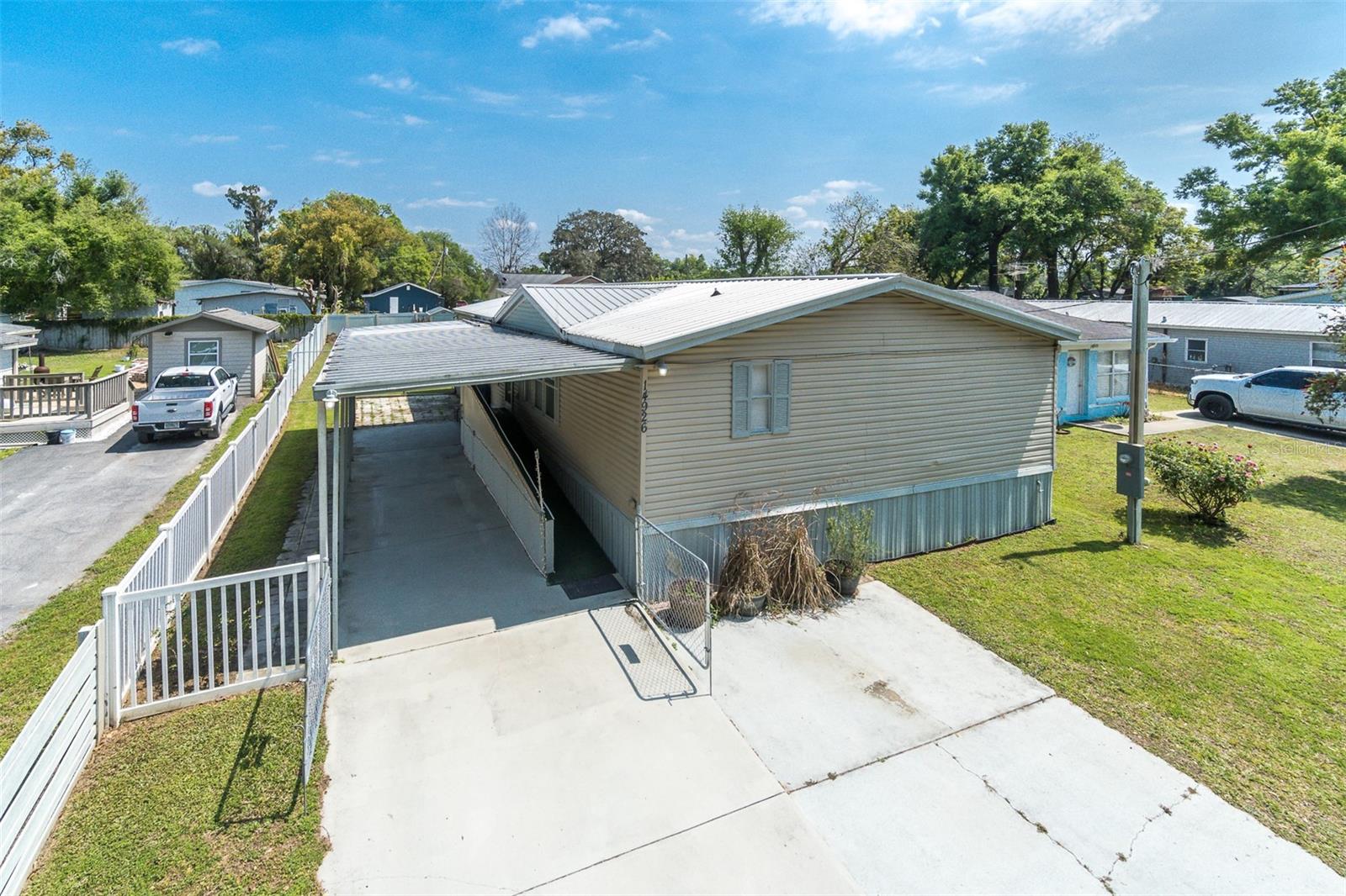 14926 Douglas St Property Photo 2