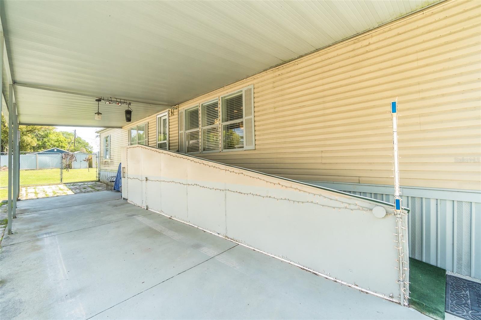 14926 Douglas St Property Photo 3