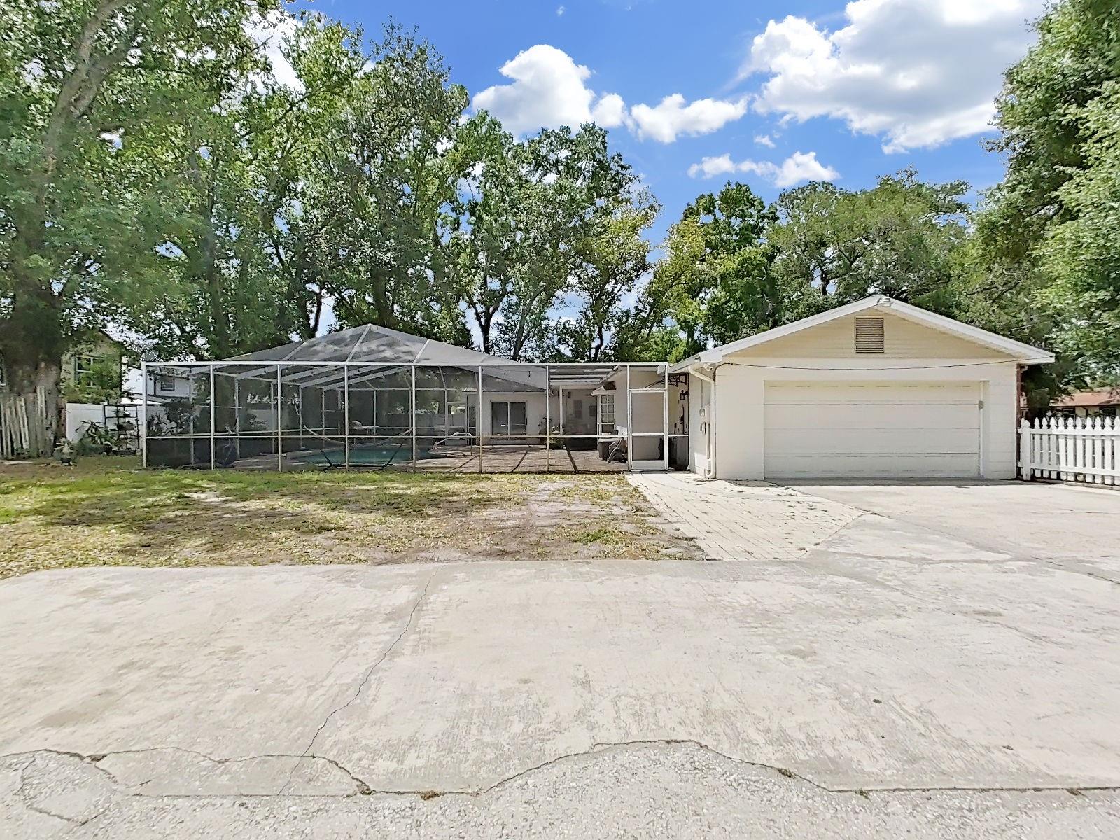 7608 Barry Rd Property Photo 6