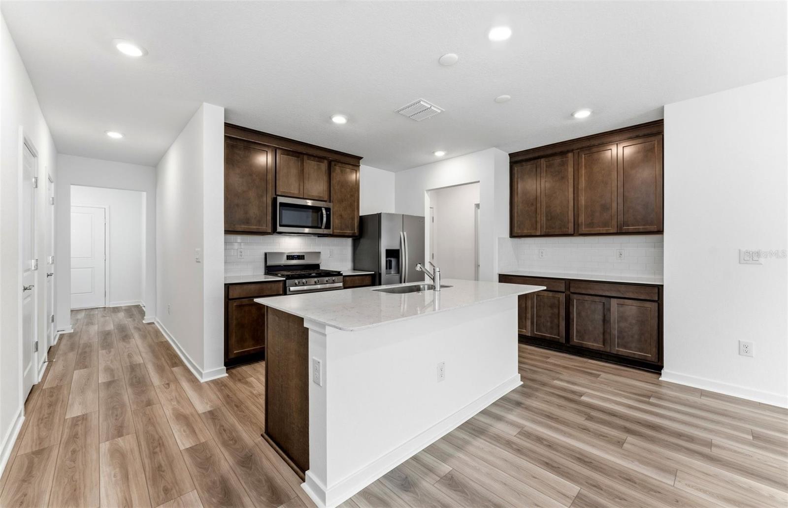 33452 Binding Ties Ln Property Photo 3