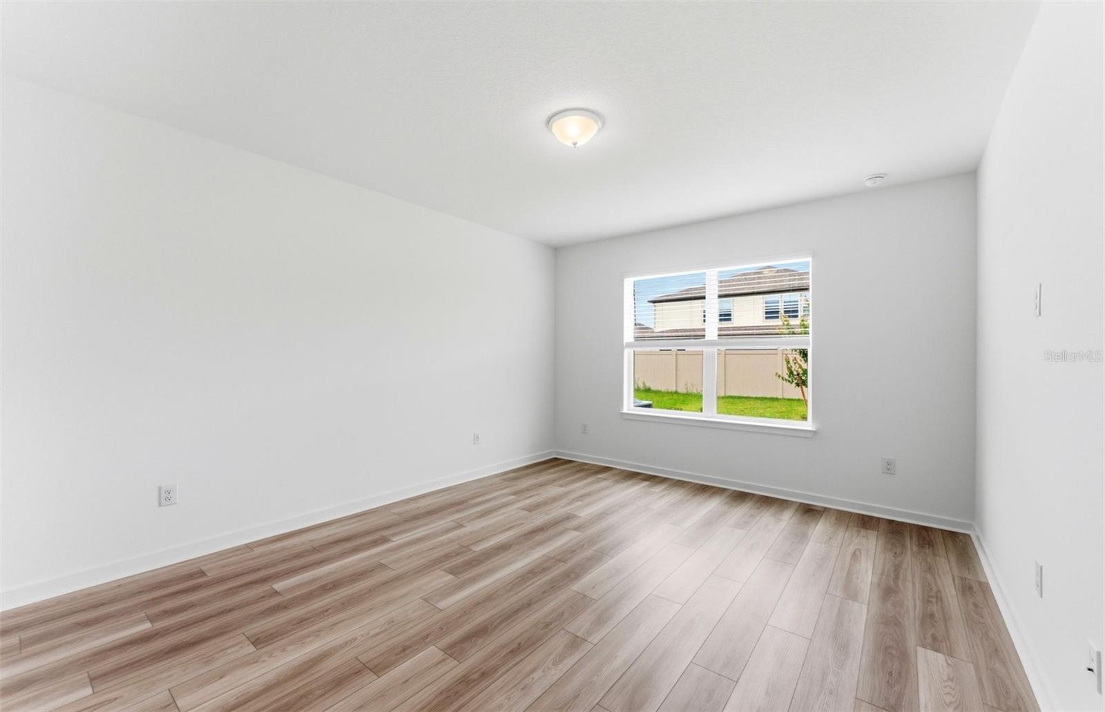 33452 Binding Ties Ln Property Photo 6