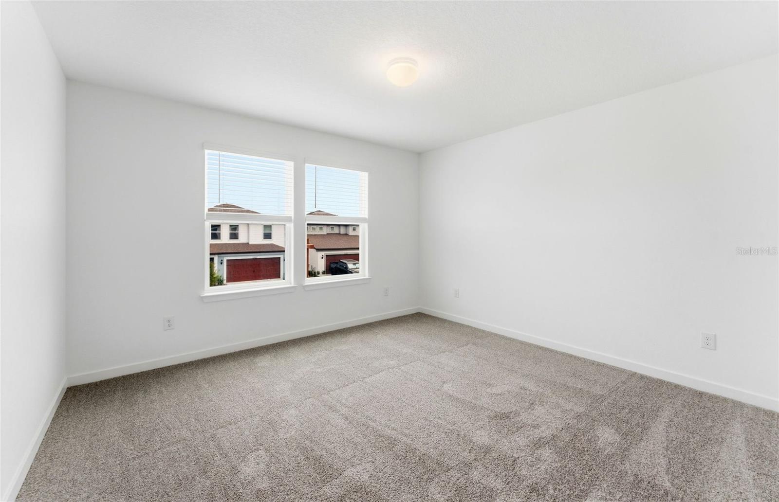 33452 Binding Ties Ln Property Photo 12