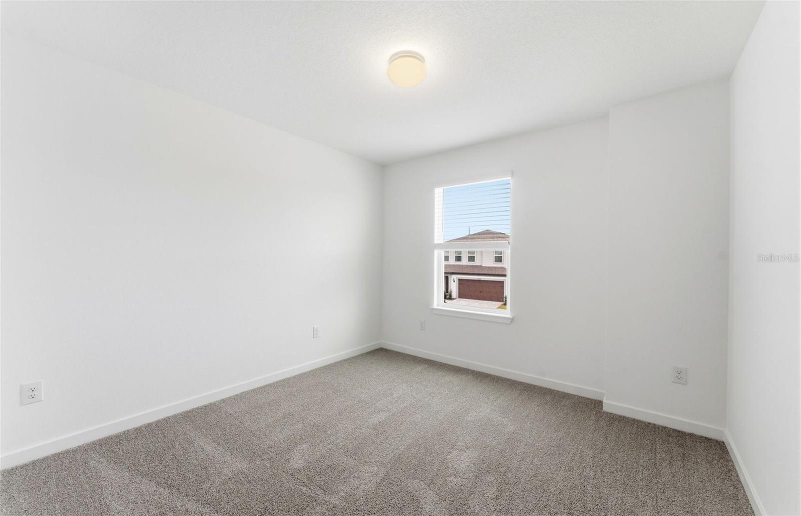 33452 Binding Ties Ln Property Photo 15
