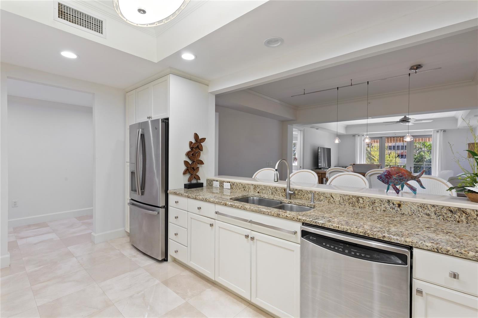 300 Beach Dr Ne #302 Property Photo 6