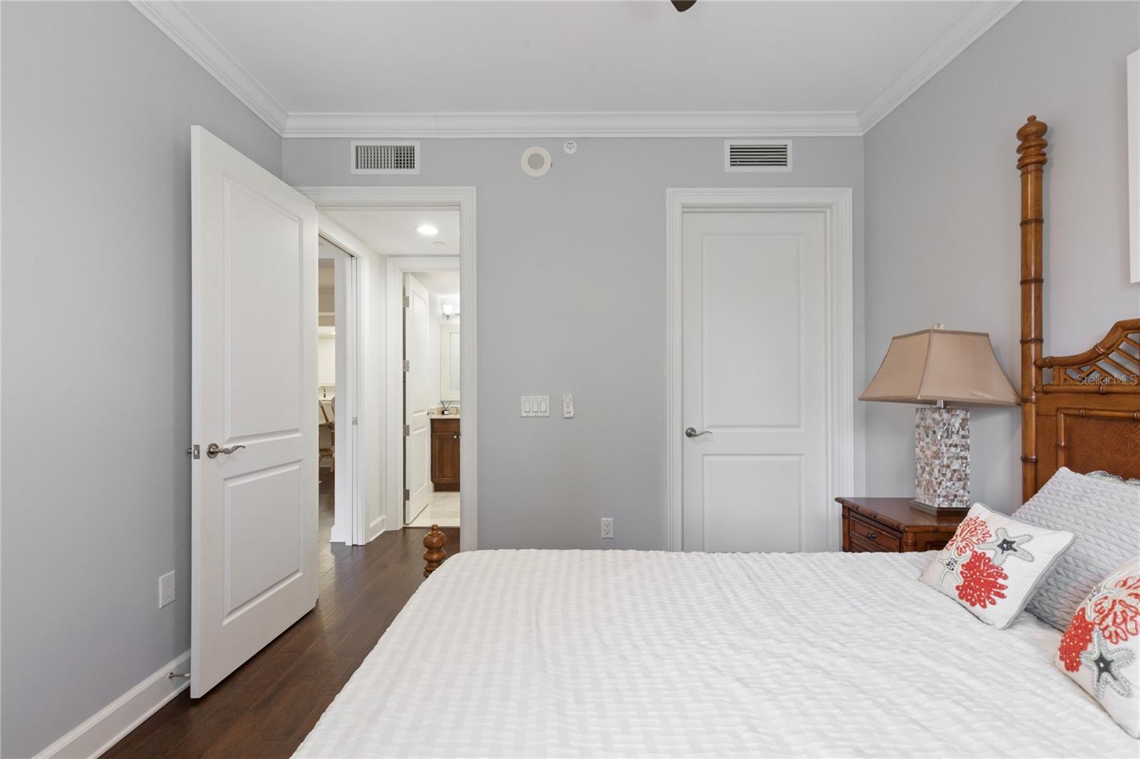 300 Beach Dr Ne #302 Property Photo 21