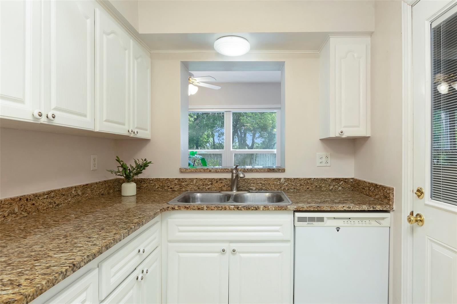 8303 Annwood Rd Property Photo 9