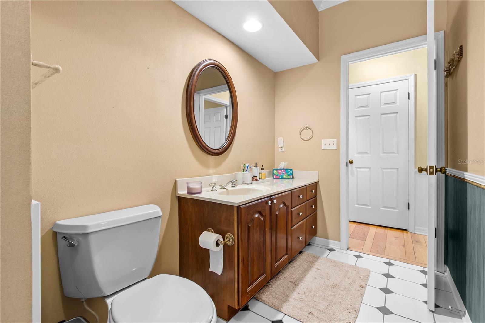 10002 Hunt Cliff Dr Property Photo 36